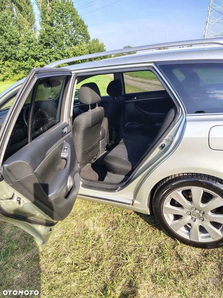 Toyota Avensis 2.0 D-4D Luna - 12