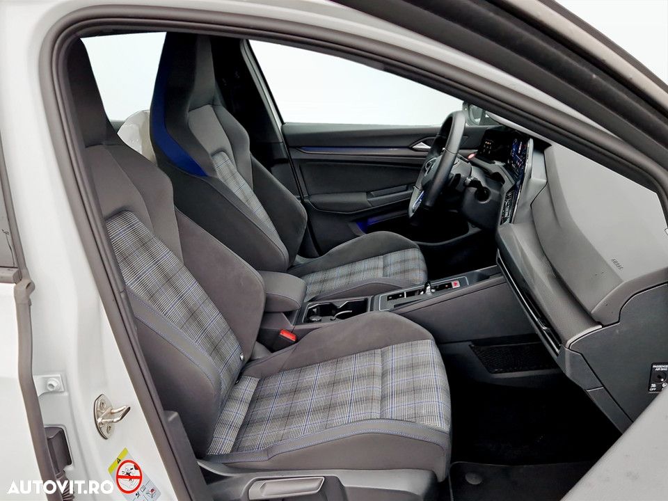 Volkswagen Golf Standard - 12