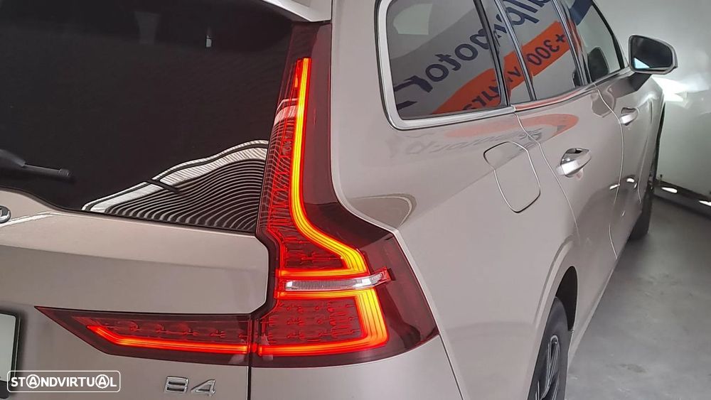 Volvo V60 2.0 B4 Momentum Core Geartronic - 9