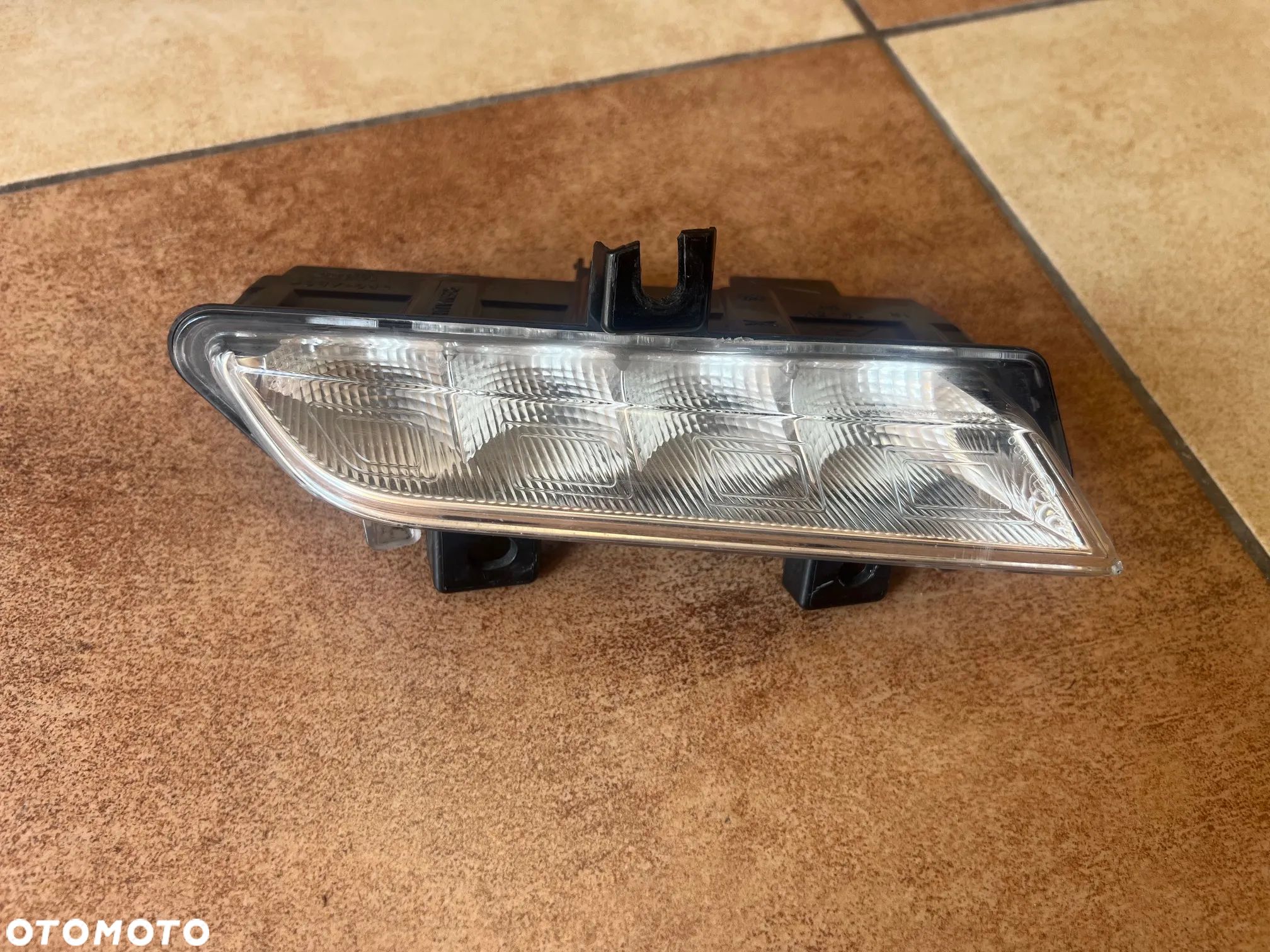 LAMPA LED DO JAZDY DZIENNEJ DRL PRAWA RENAULT CLIO IV 266003864R - 1