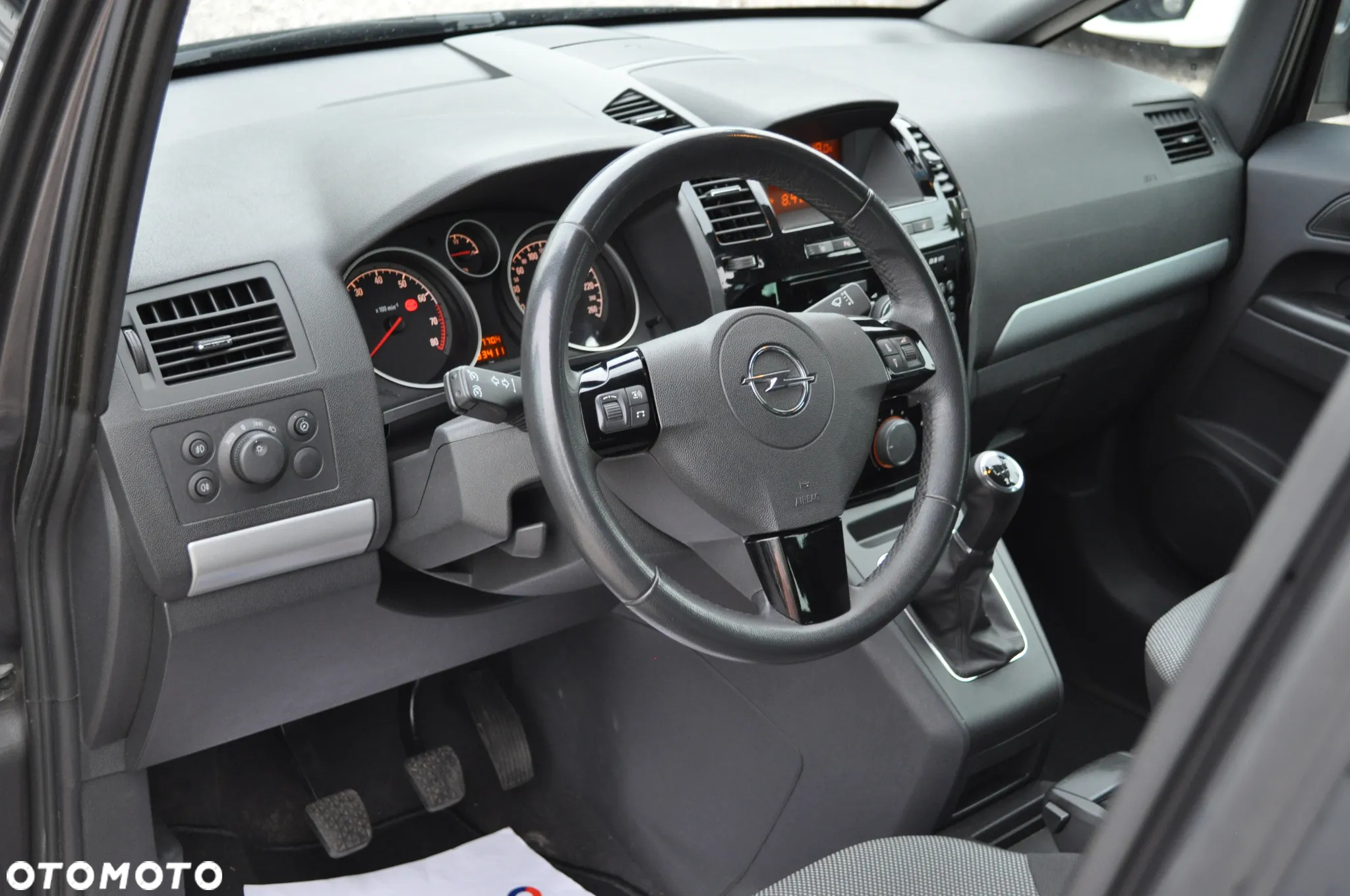 Opel Zafira 1.8 Cosmo - 18