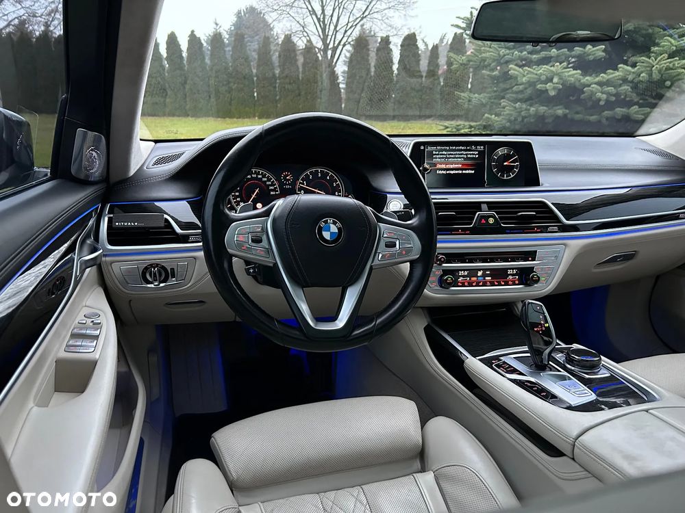 BMW Seria 7 750i - 14