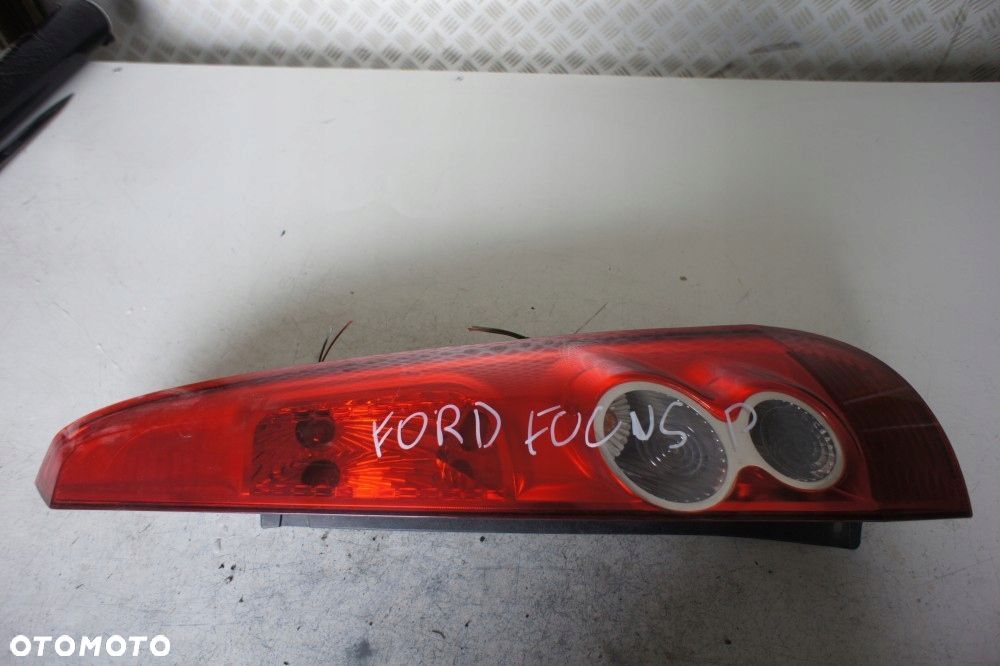 FORD FIESTA MK6 LAMPA PRAWY TYŁ - 1