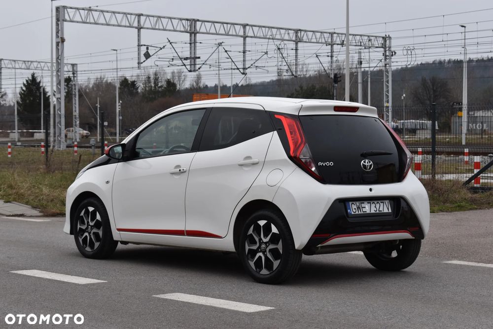 Toyota Aygo x.shift x-play connect - 6