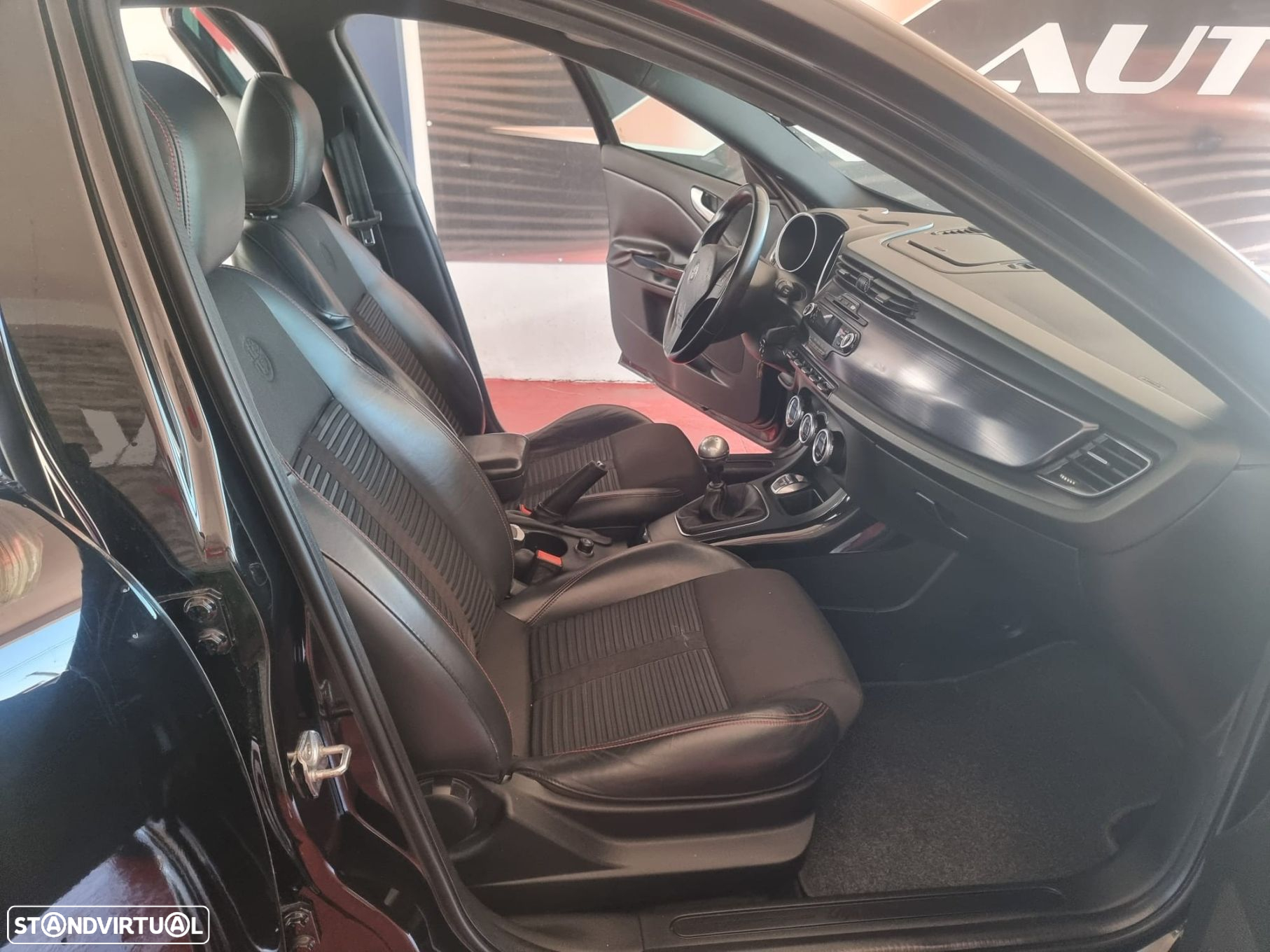 Alfa Romeo Giulietta 2.0 JTDm Distinctive - 12