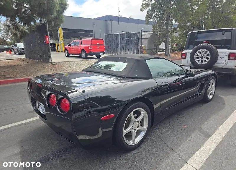 Chevrolet Corvette - 4