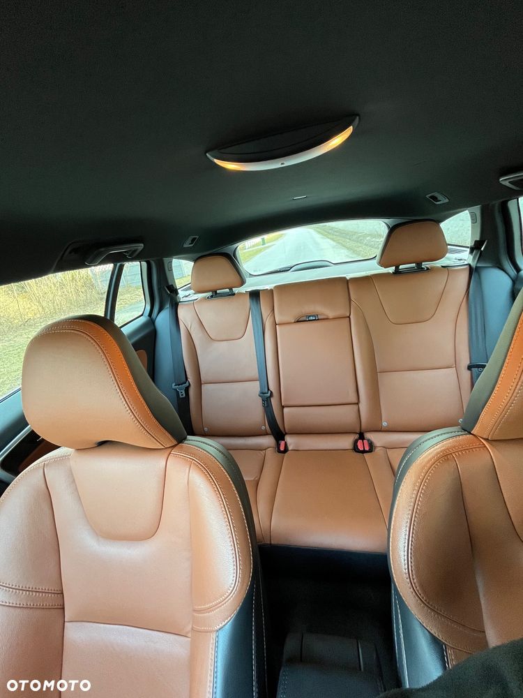 Volvo V60 D6 AWD Plug-in Hybrid R-Design Summum - 15