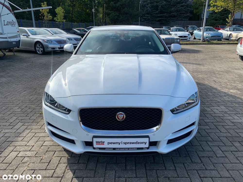 Jaguar XE 2.0 D Prestige - 3