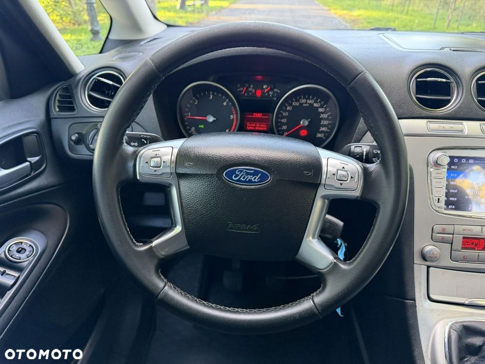 Ford Galaxy - 36