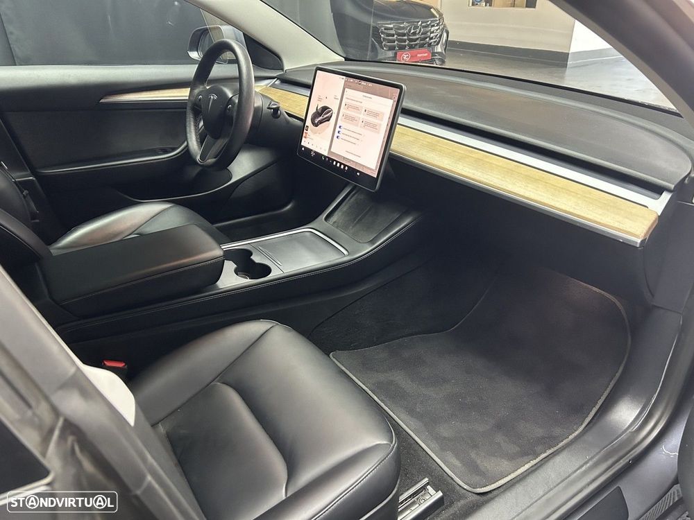 Tesla Model 3 - 11