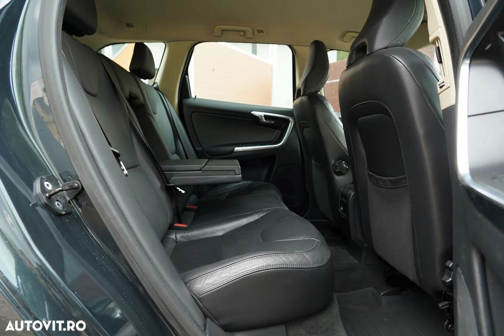 Volvo XC 60 D5 AWD Geartronic Summum - 10