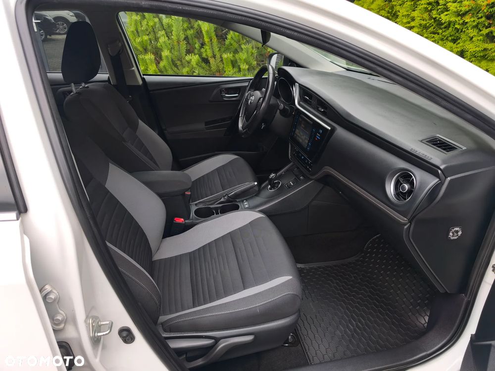 Toyota Auris - 11