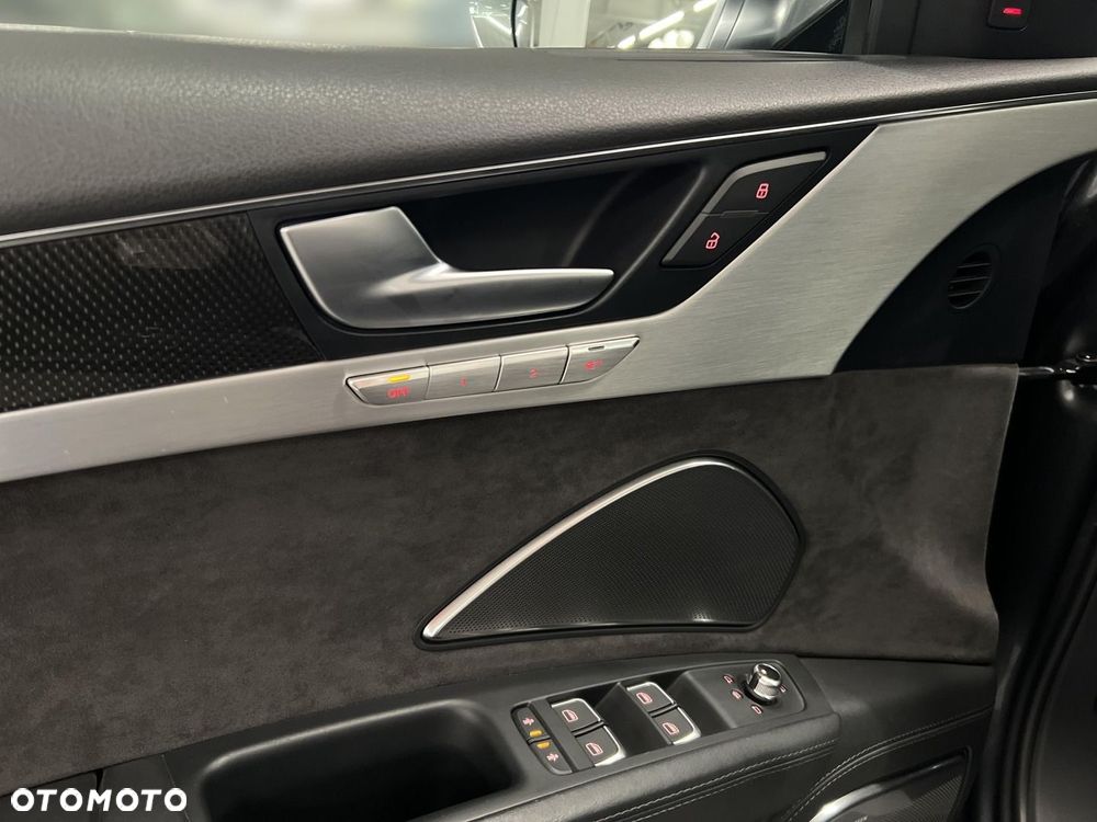 Audi S8 4.0 TFSI Quattro - 33