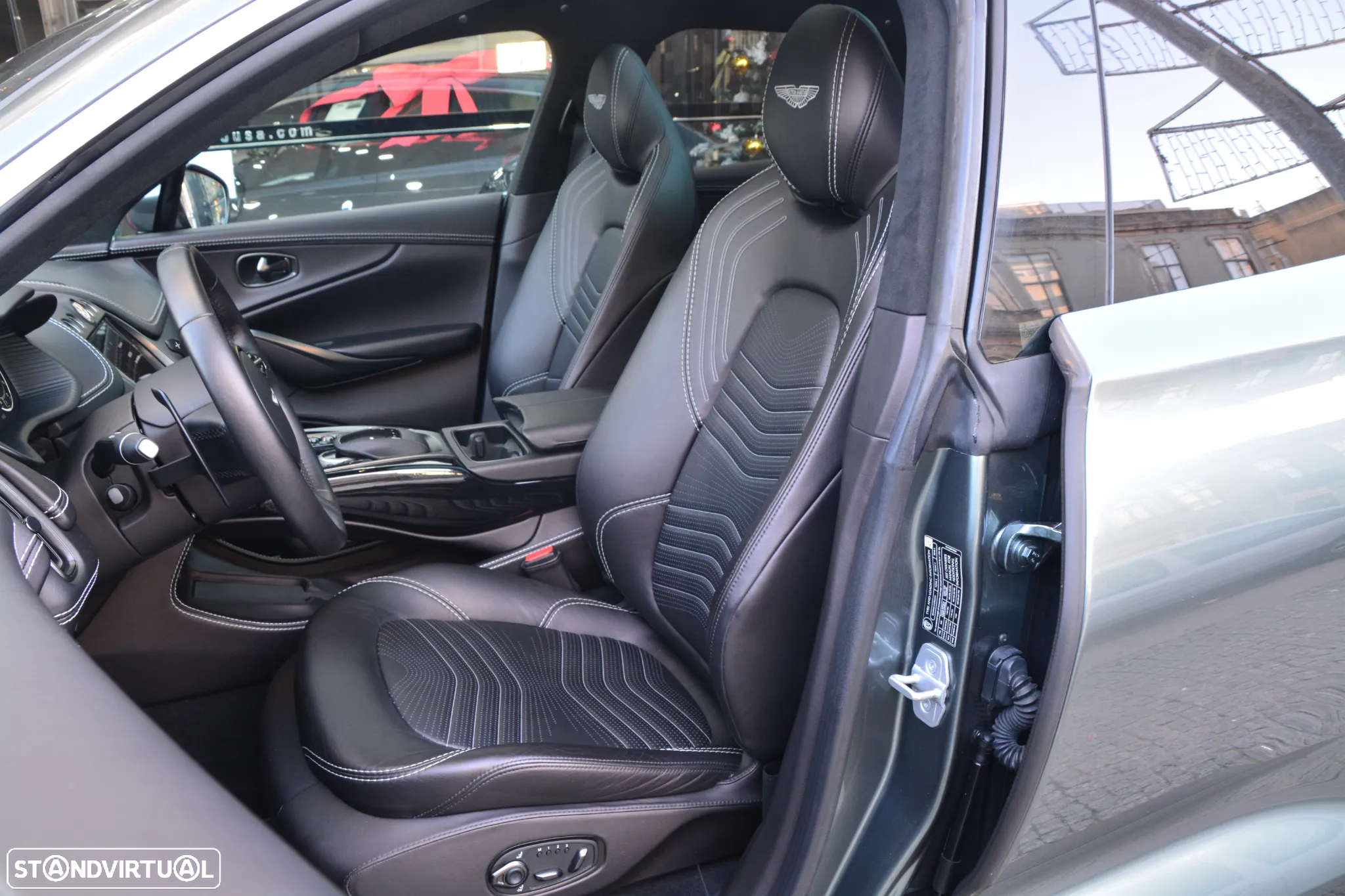 Aston Martin DBX Standard - 25