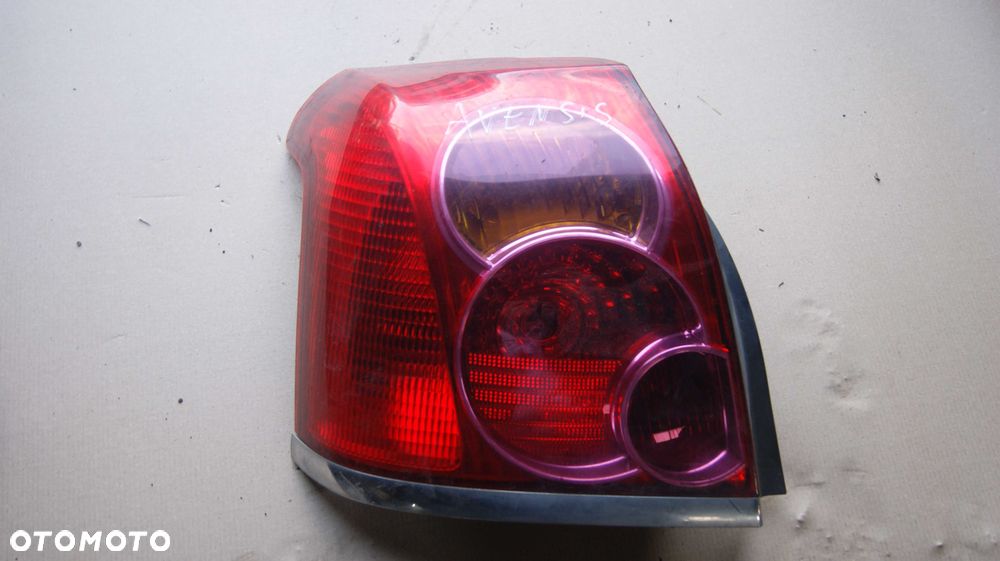 Lampy Toyota Avensis Tył - 5