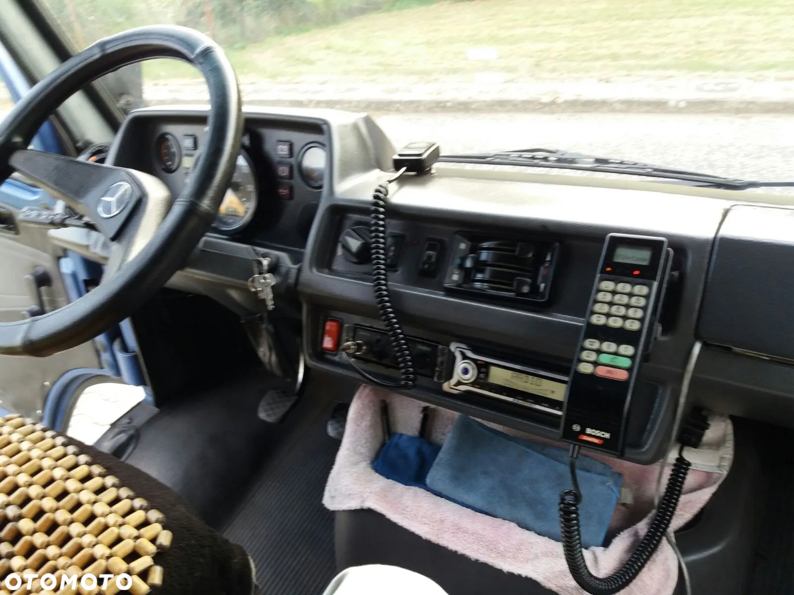 Mercedes-Benz 210 D - 8