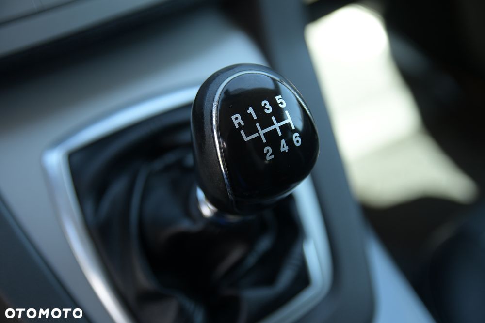 Ford Kuga 2.0 TDCi 2x4 Titanium - 30