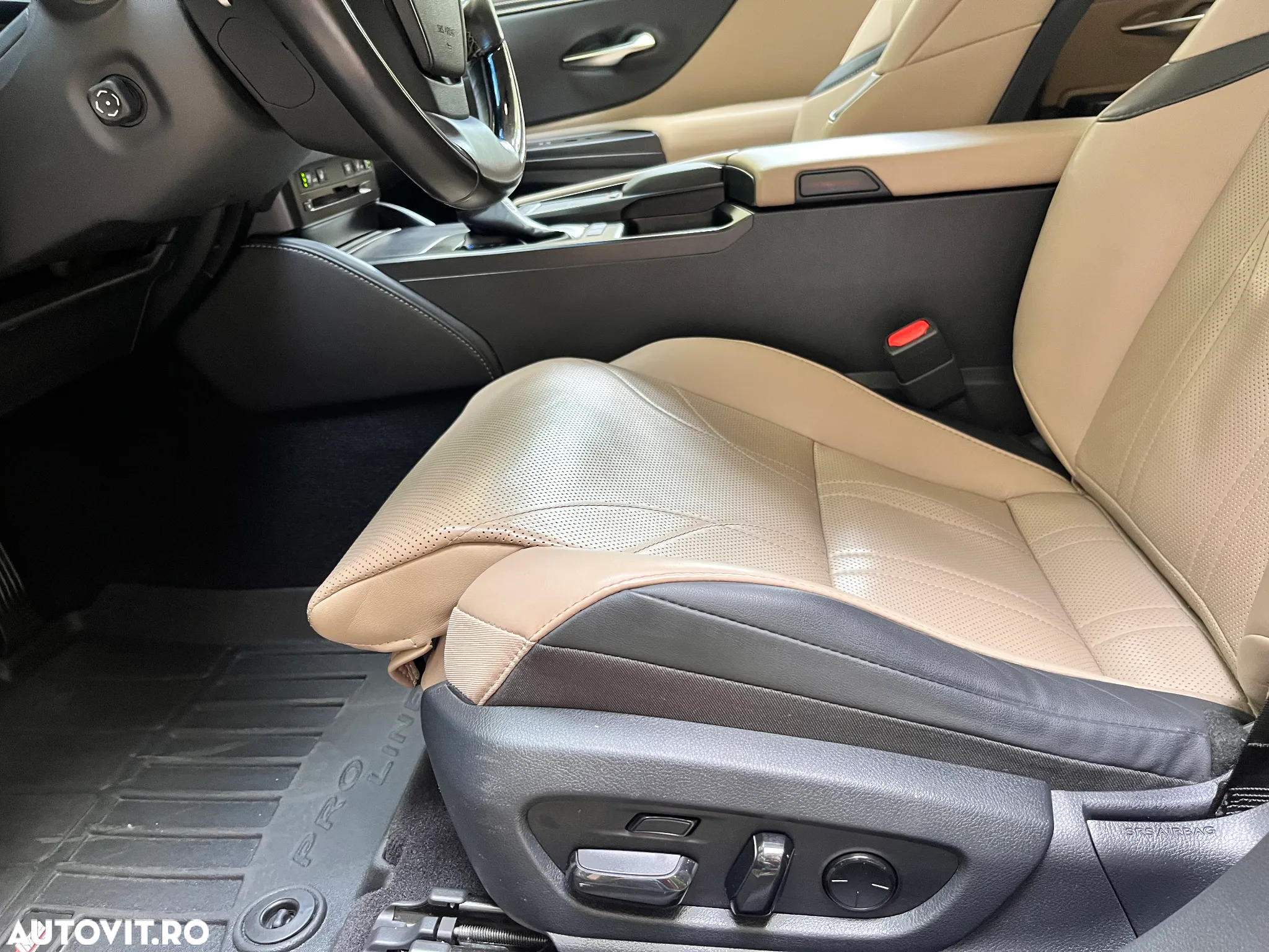 Lexus Seria ES 300h 2.5 TNGA HV 25H- 4X2 CVT Executive - 16