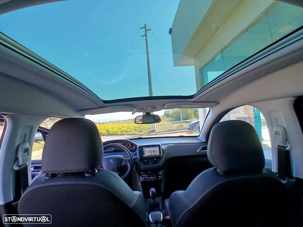 Peugeot 2008 1.2 PureTech Allure - 2