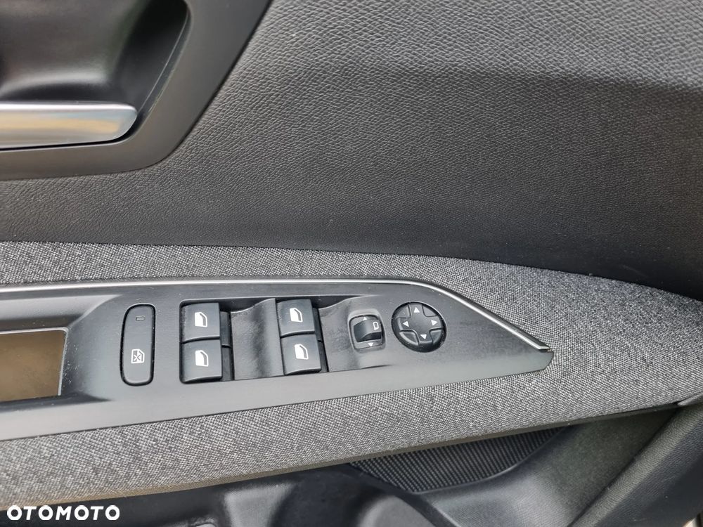 Peugeot 3008 1.2 PureTech Allure Pack S&S - 16