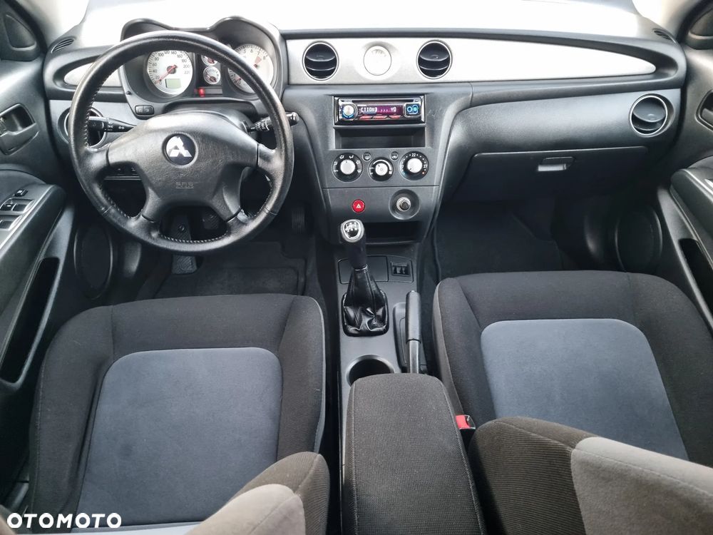 Mitsubishi Outlander 2.0 Intense DAKAR - 10