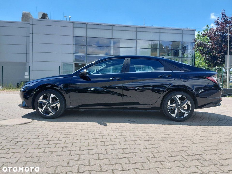 Hyundai Elantra - 3