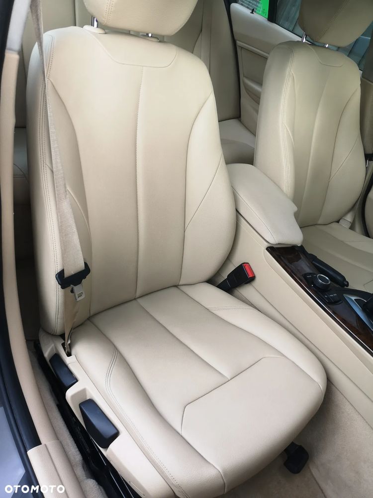 BMW Seria 3 320i Luxury Line - 28