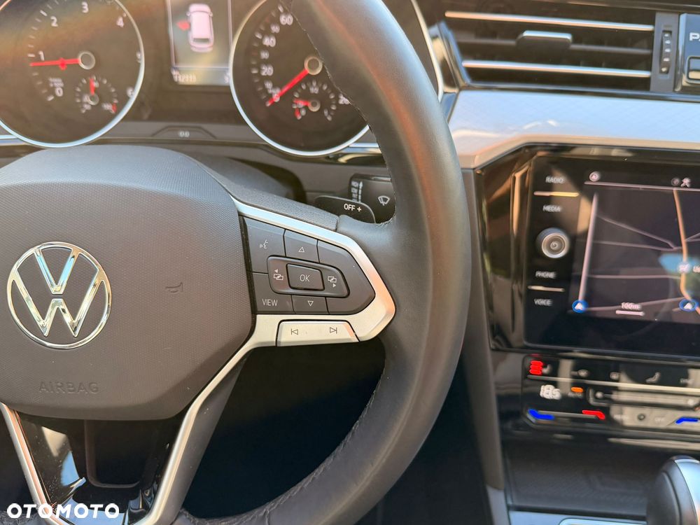 Volkswagen Passat Variant 2.0 TDI SCR DSG Elegance - 16