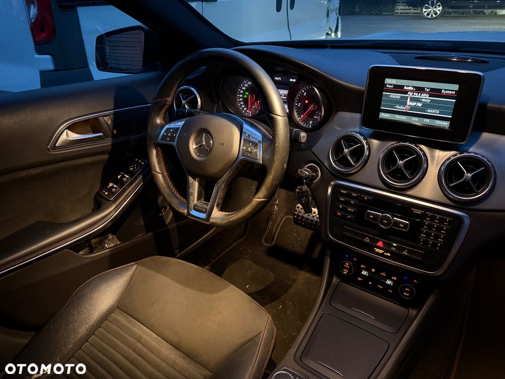 Mercedes-Benz GLA 220 CDI 7G-DCT AMG Line - 24