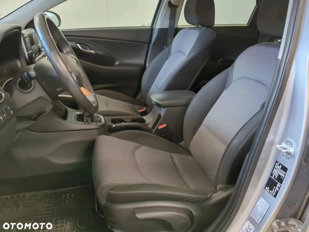 Hyundai i30 1.5 DPI Classic + - 8