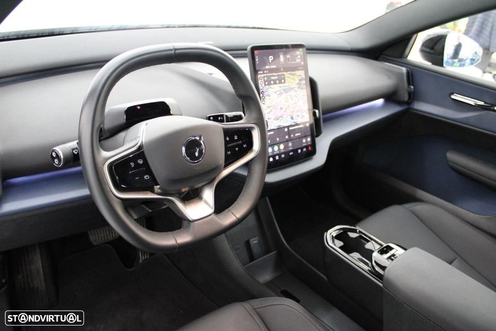 Volvo EX30 Single Motor Extended Range RWD Plus - 11