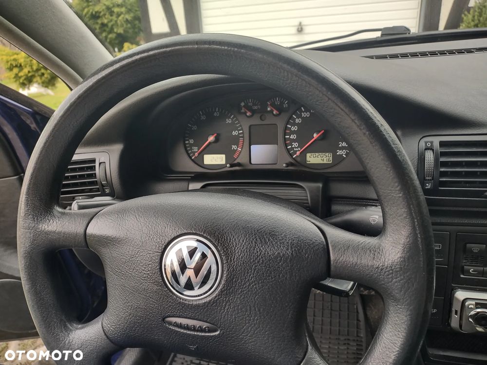 Volkswagen Passat - 15