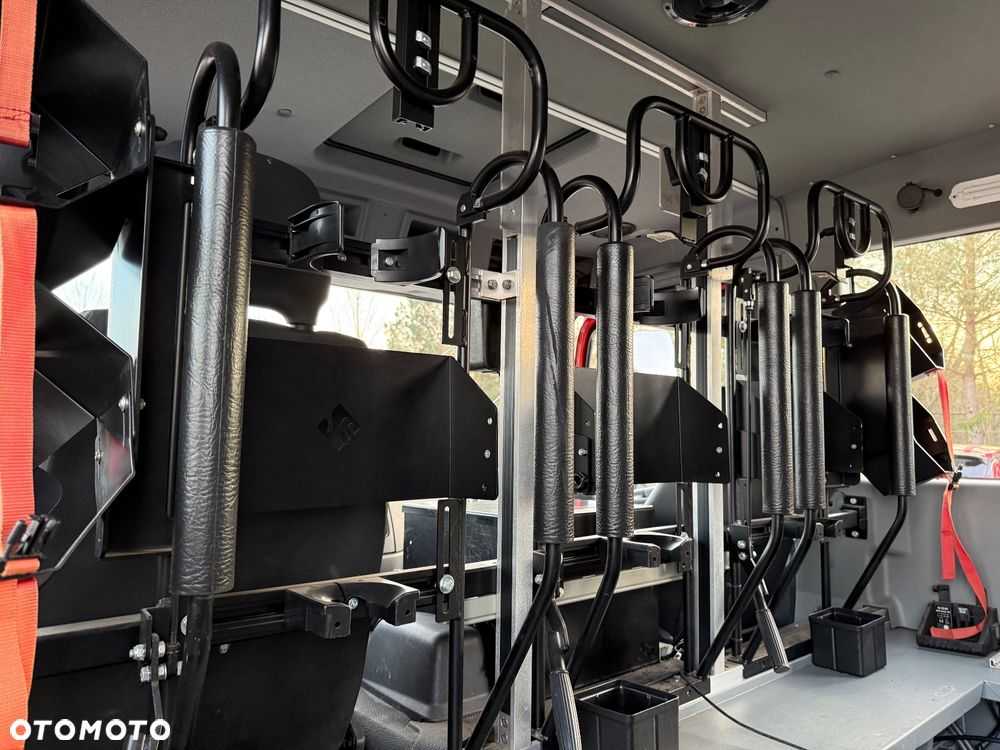 Mercedes-Benz ATEGO 818 4x2 - 24