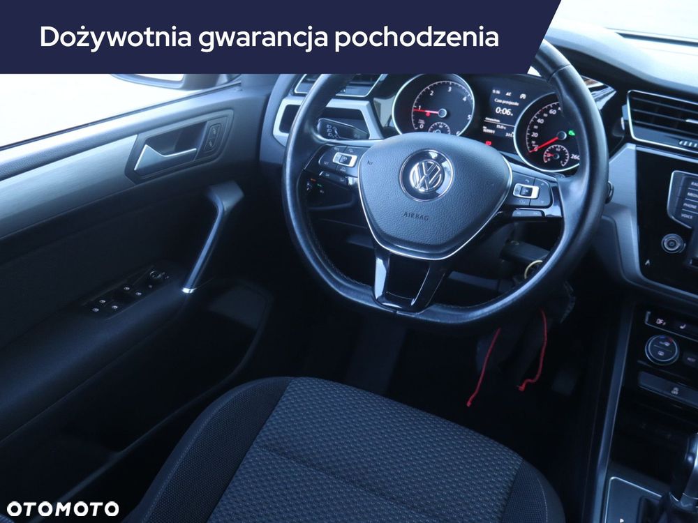 Volkswagen Touran - 8