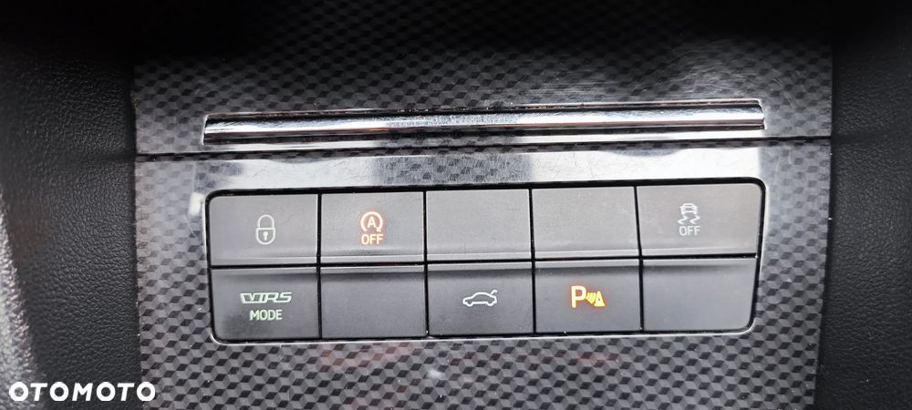 Skoda Octavia 2.0 TDI RS Challenge DSG - 30