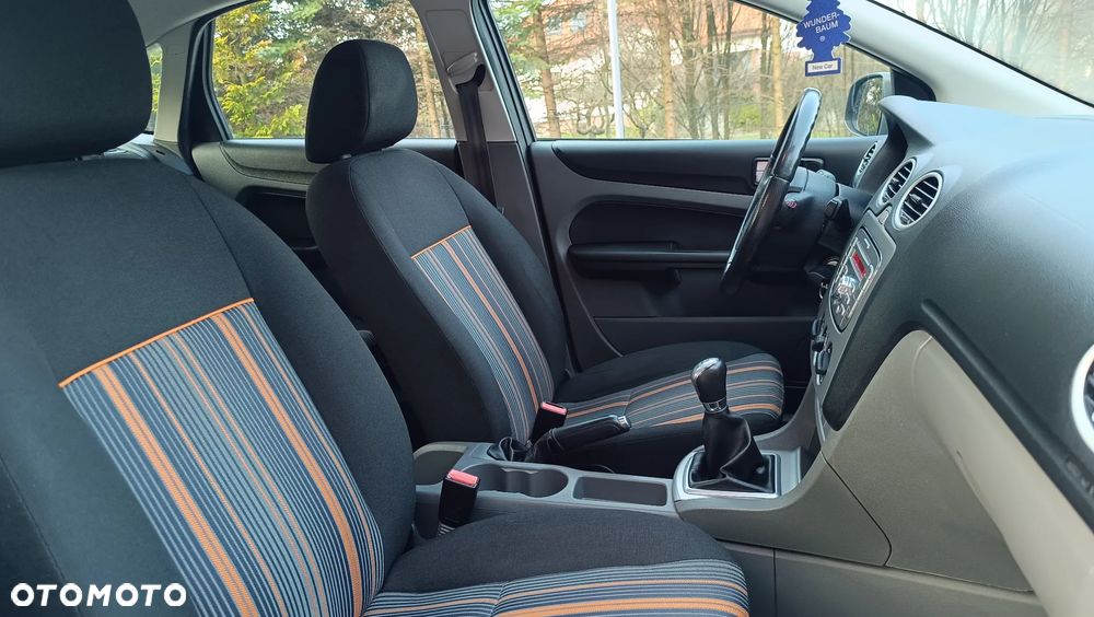 Ford Focus 1.6 16V Style+ - 15