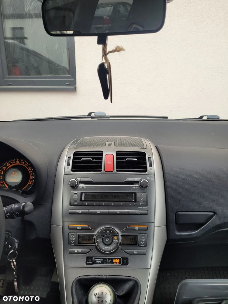 Toyota Auris 1.6 Luna - 1