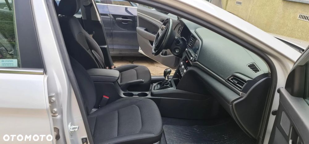 Hyundai Elantra 1.6 Comfort - 7