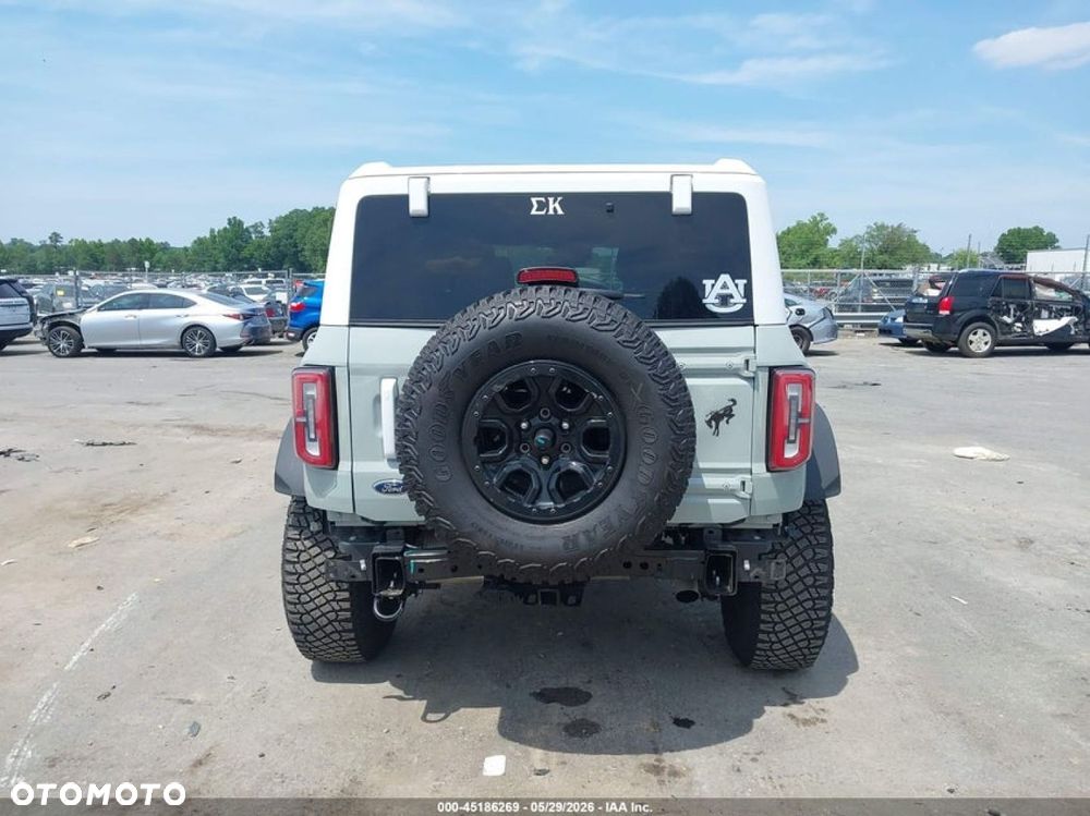 Ford Bronco - 8