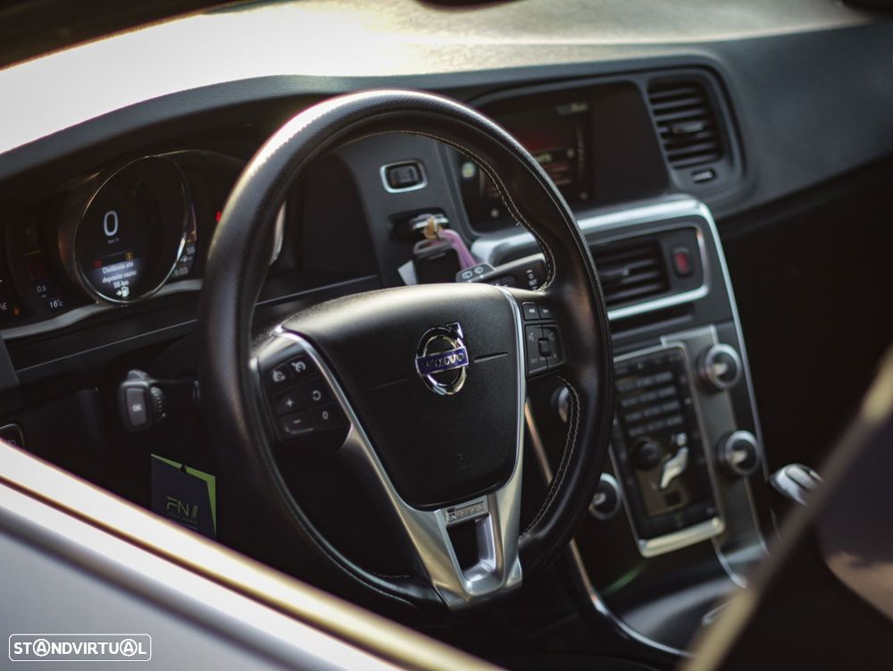 Volvo V60 2.0 D2 R-Design - 15