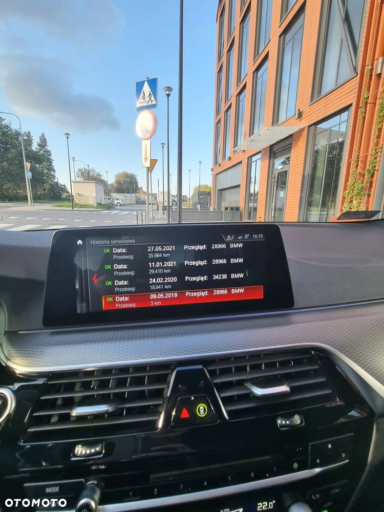 BMW Seria 5 520d M Sport - 8