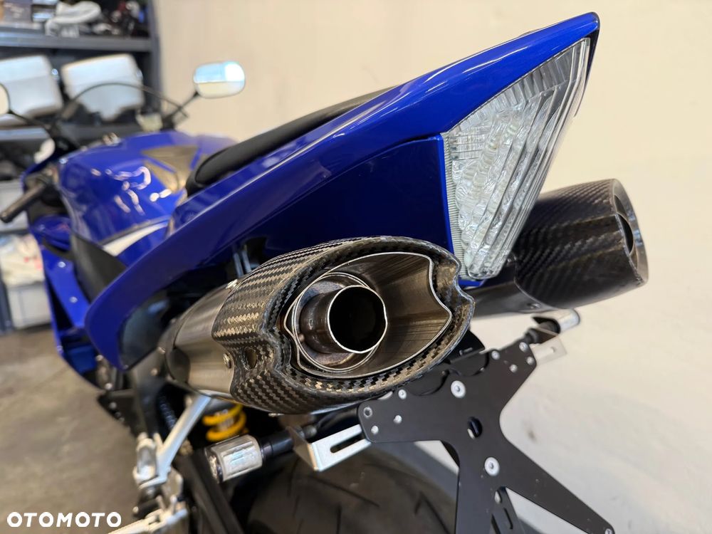 Yamaha R1 - 27