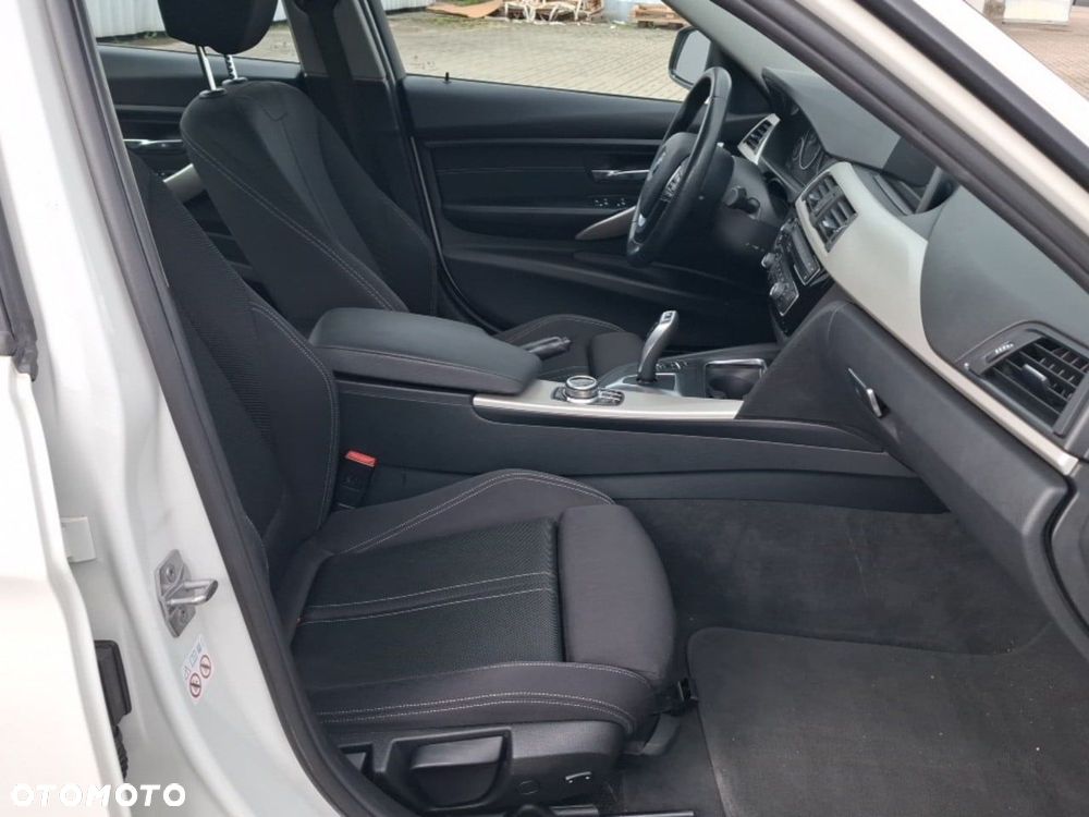 BMW Seria 3 318i - 21