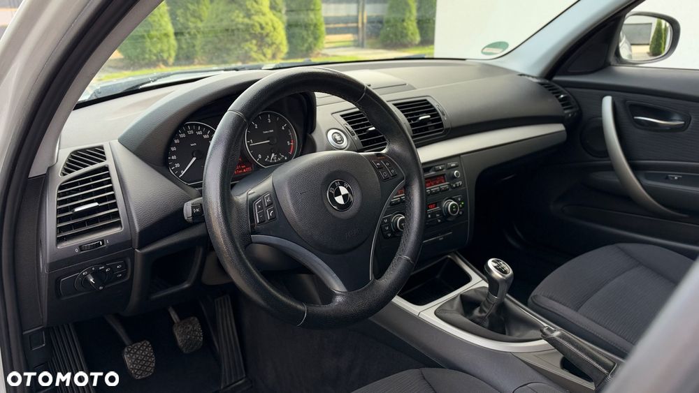 BMW Seria 1 - 22
