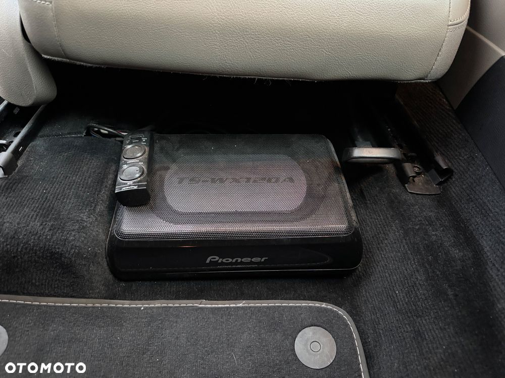 Volkswagen Passat 2.0 TDI DPF Highline - 23