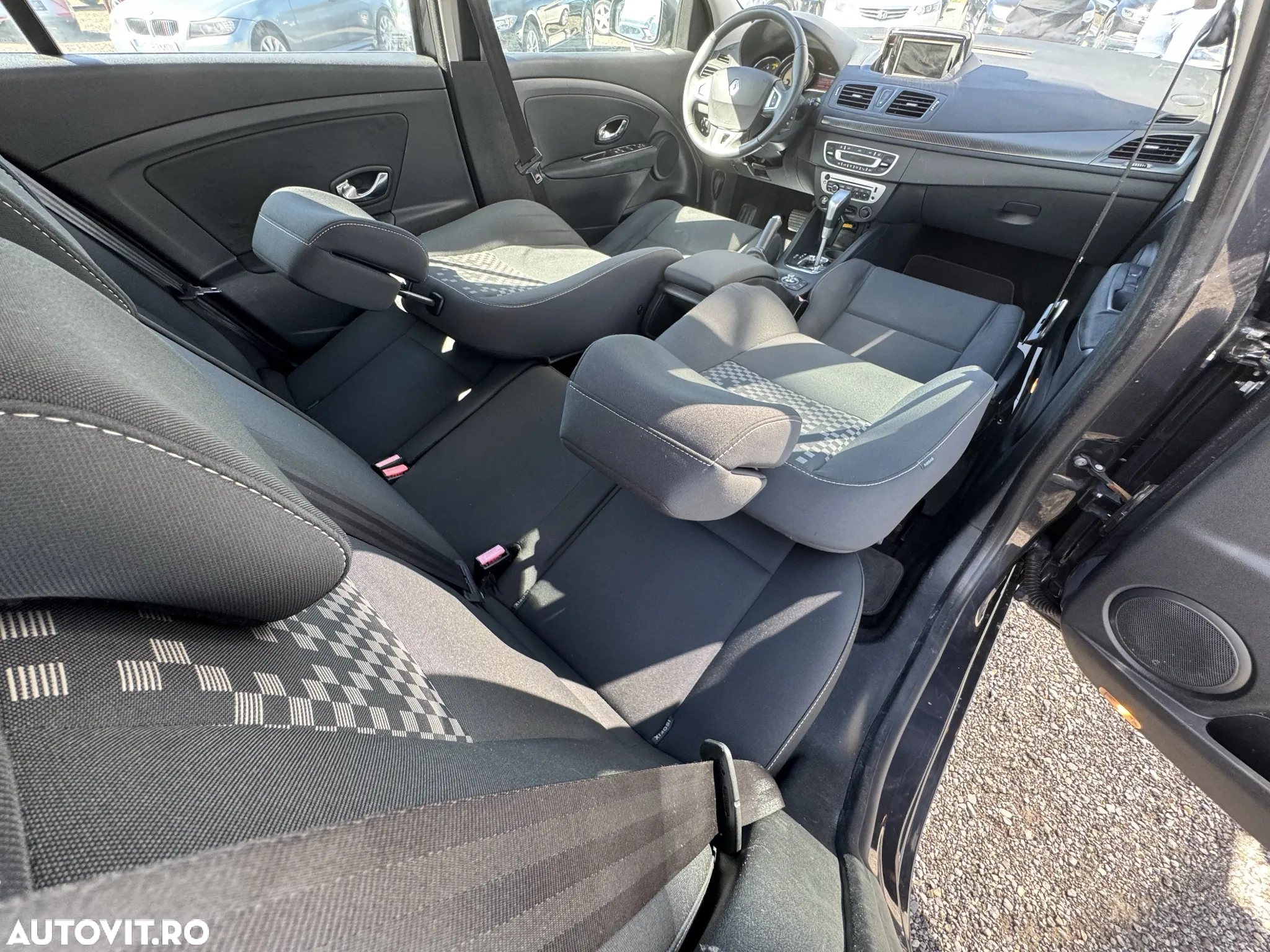 Renault Megane dCi 110 FAP EDC Paris Business - 28
