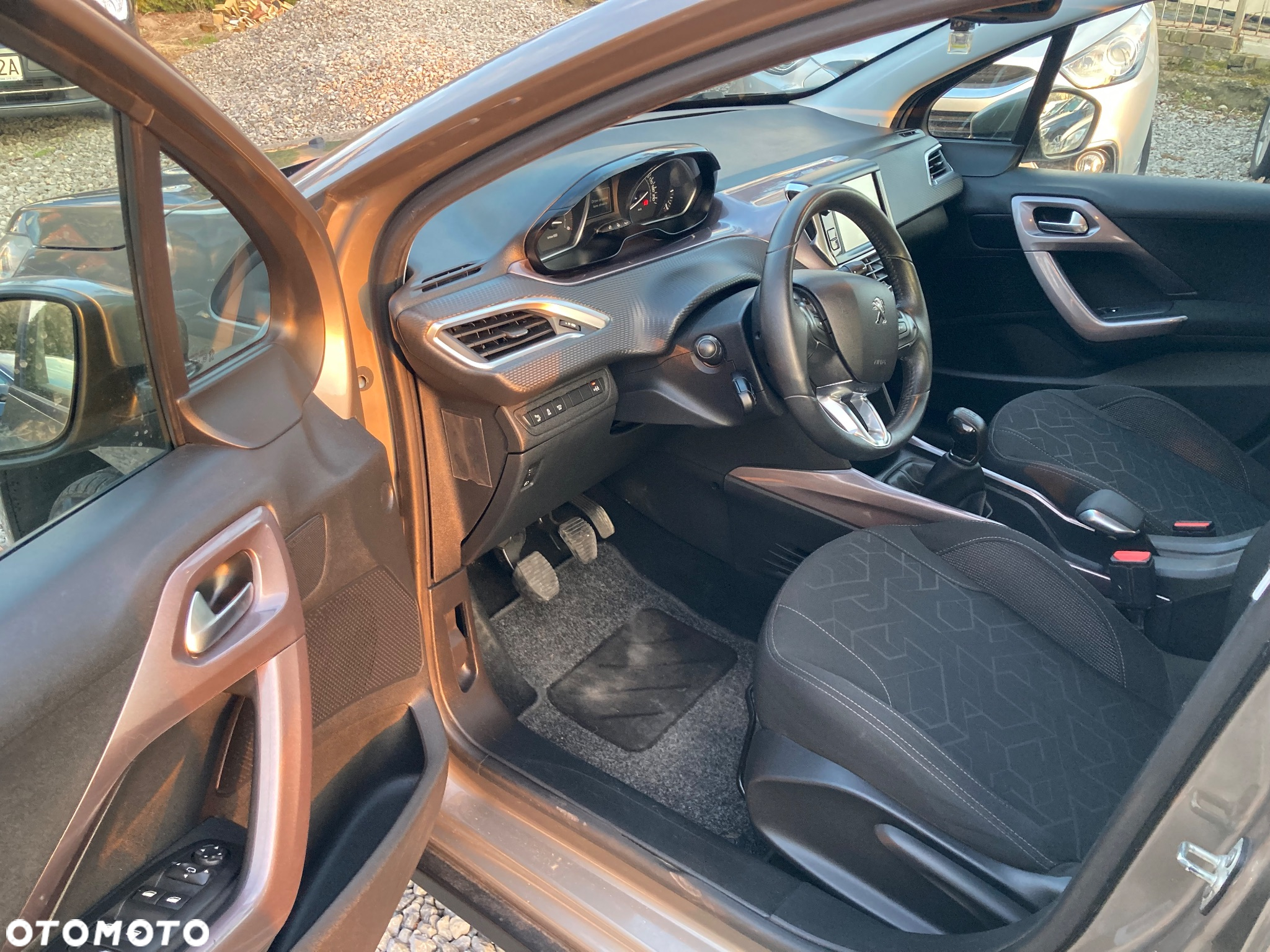 Peugeot 2008 1.6 e-HDi Active S&S - 8