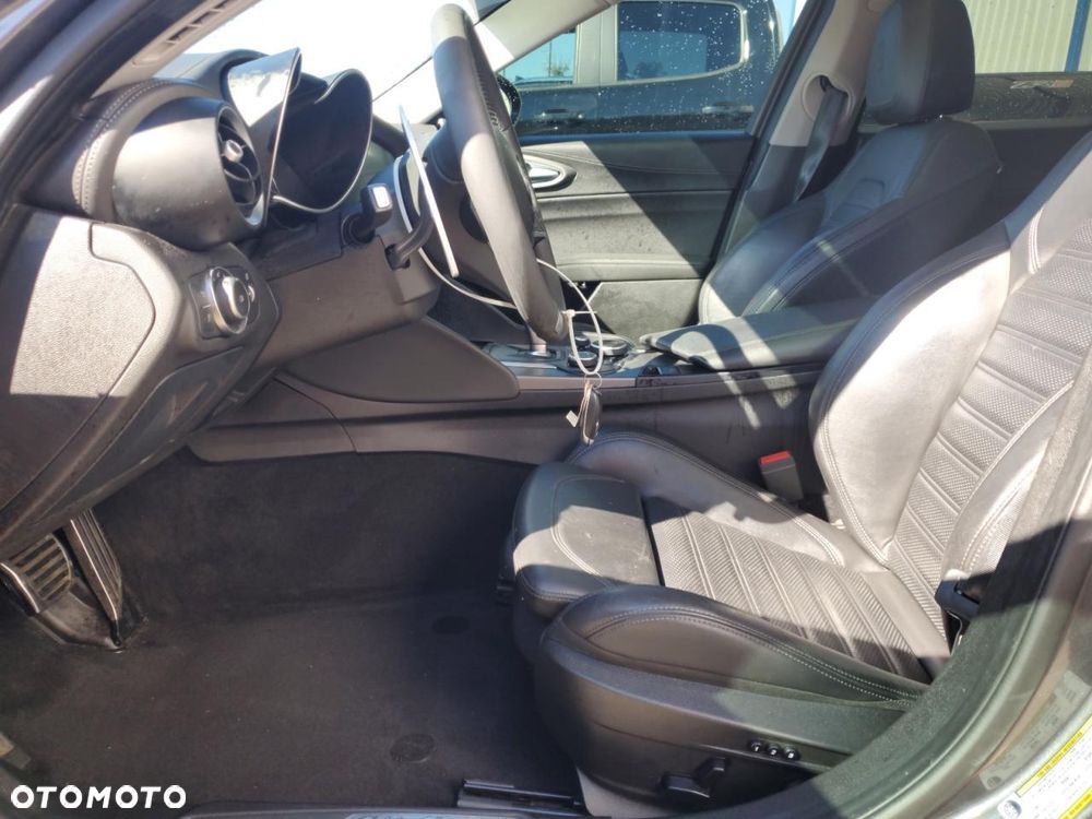 Alfa Romeo Giulia 2.0 Turbo 16V AT8-Q4 Ti - 7