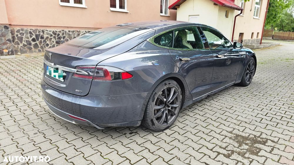 Tesla Model S Performance - 3