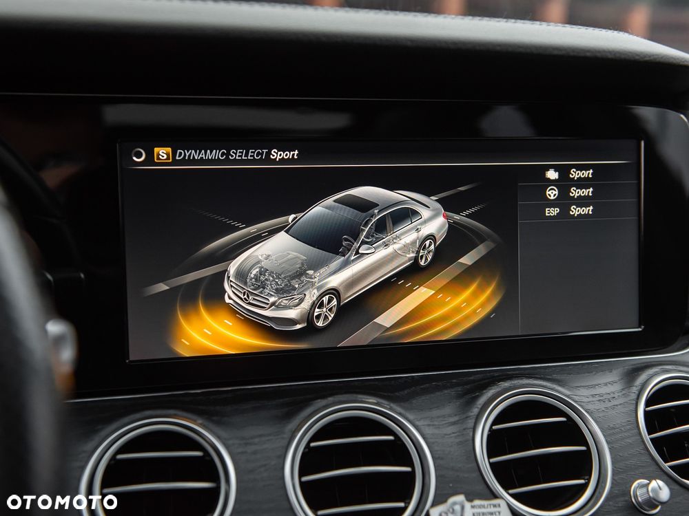 Mercedes-Benz Klasa E 220 d 4-Matic 9G-TRONIC - 26
